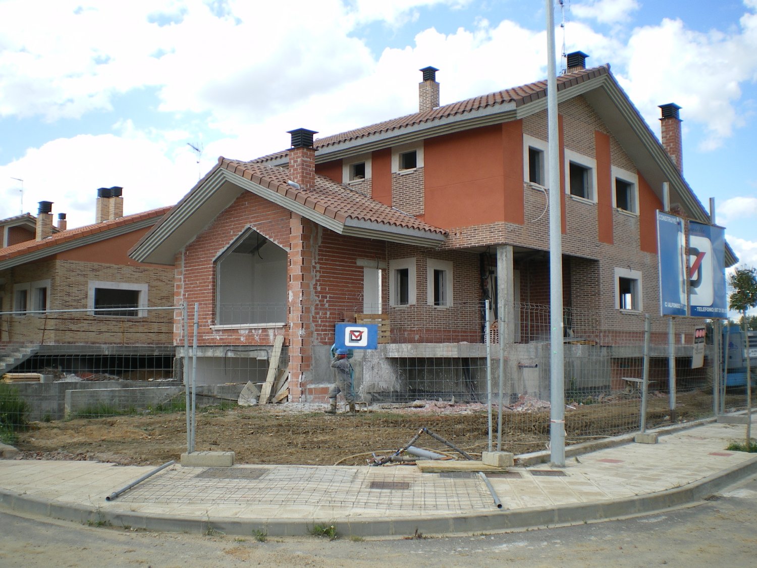 En construcción. Vista de la vivienda de esquina.